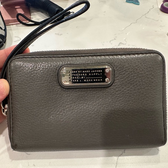 Michael Kors Handbags - EUC Michael Kors Wallet